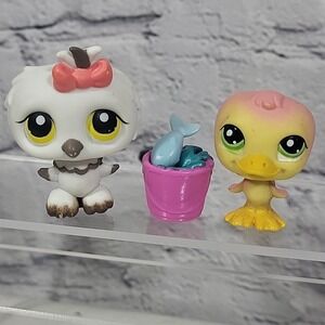 Littlest Pet Shop Figures Lot Of 2 Duck #1002 Owl #360 With Bucket Of Fish